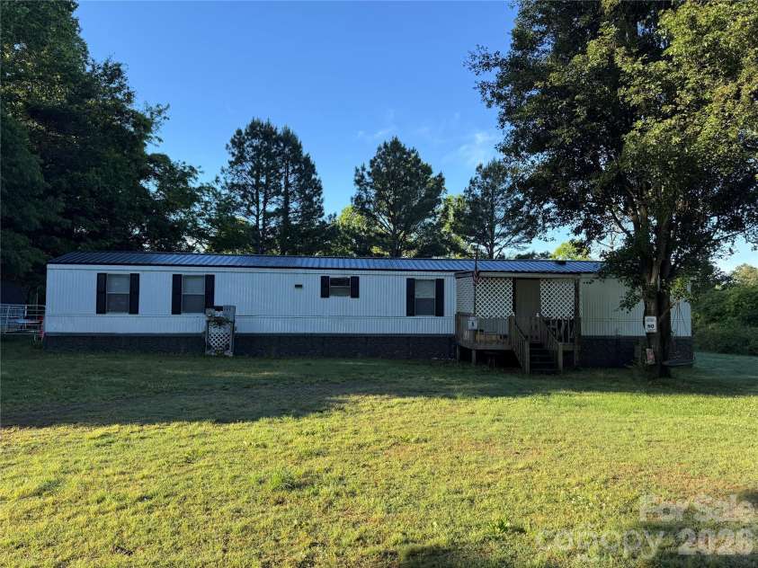 131 Bethany Woods Lane, Statesville, NC 28625.  MLS# CAR4379965, YatesRealty ID 24241. 