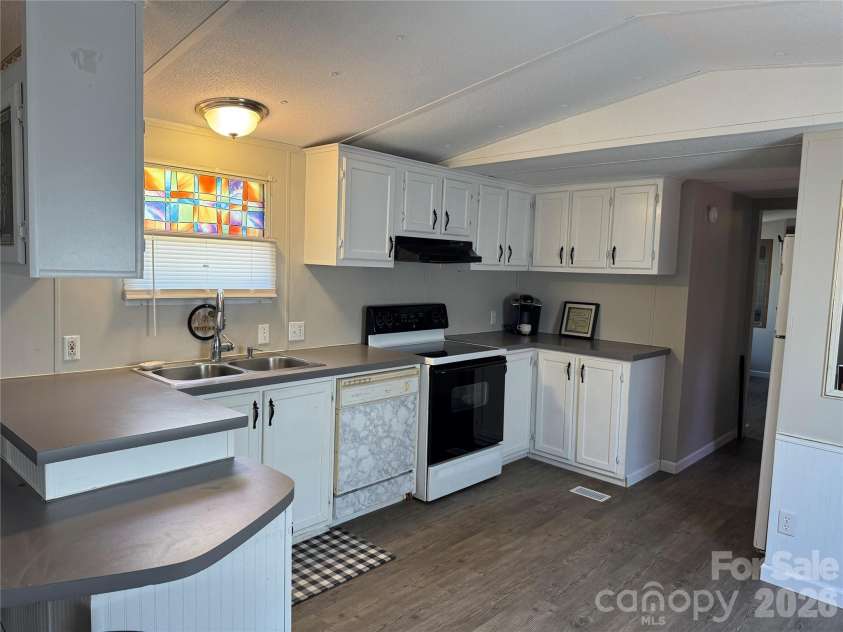 131 Bethany Woods Lane, Statesville, NC 28625.  MLS# CAR4379965, YatesRealty ID 24241. 