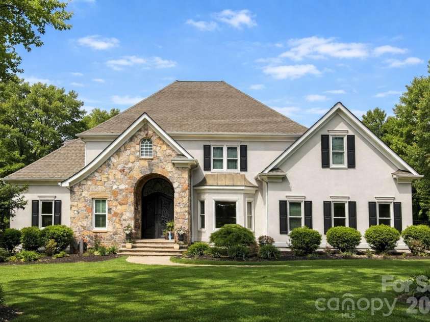 18928 Peninsula Point Drive, Cornelius, NC 28031.  MLS# CAR4372334, YatesRealty ID 24244. 