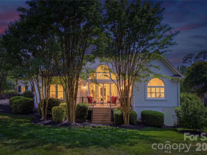 18928 Peninsula Point Drive, Cornelius, NC 28031.  MLS# CAR4372334, YatesRealty ID 24244. 