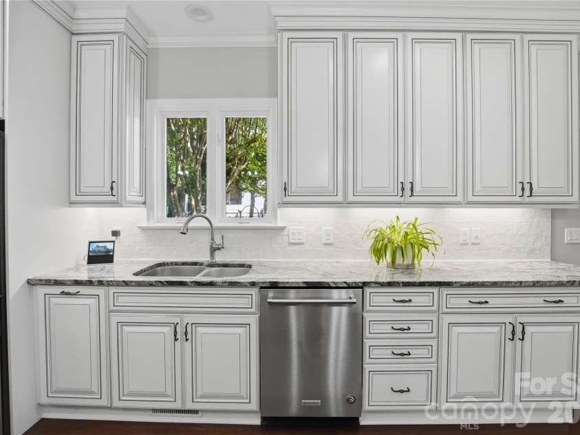18928 Peninsula Point Drive, Cornelius, NC 28031.  MLS# CAR4372334, YatesRealty ID 24244. 