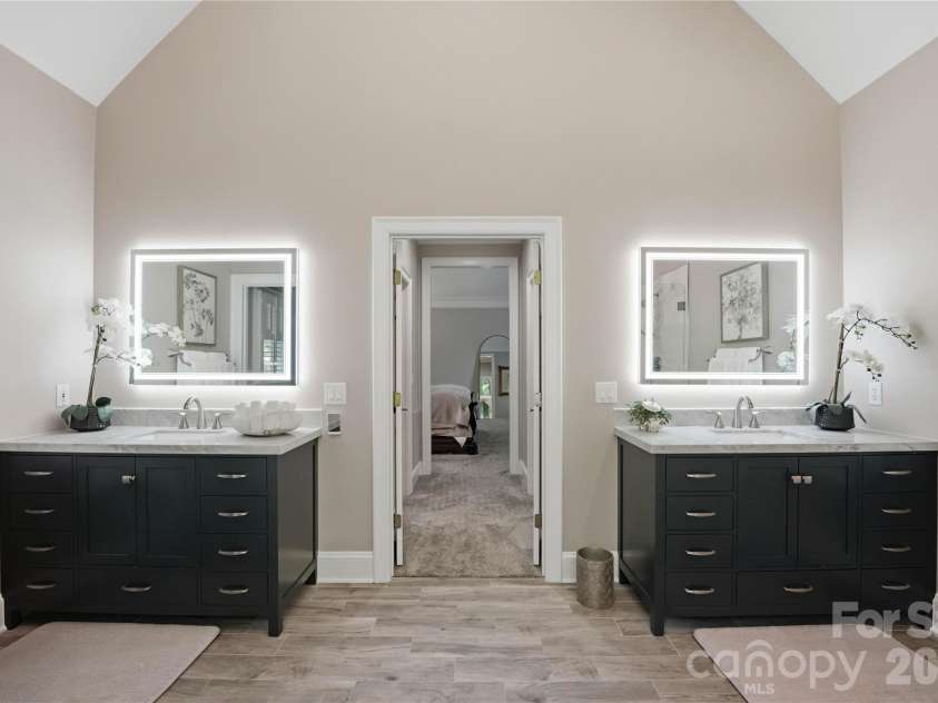 18928 Peninsula Point Drive, Cornelius, NC 28031.  MLS# CAR4372334, YatesRealty ID 24244. 