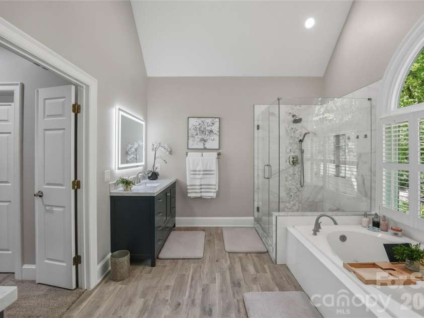 18928 Peninsula Point Drive, Cornelius, NC 28031.  MLS# CAR4372334, YatesRealty ID 24244. 