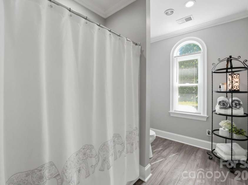 18928 Peninsula Point Drive, Cornelius, NC 28031.  MLS# CAR4372334, YatesRealty ID 24244. 