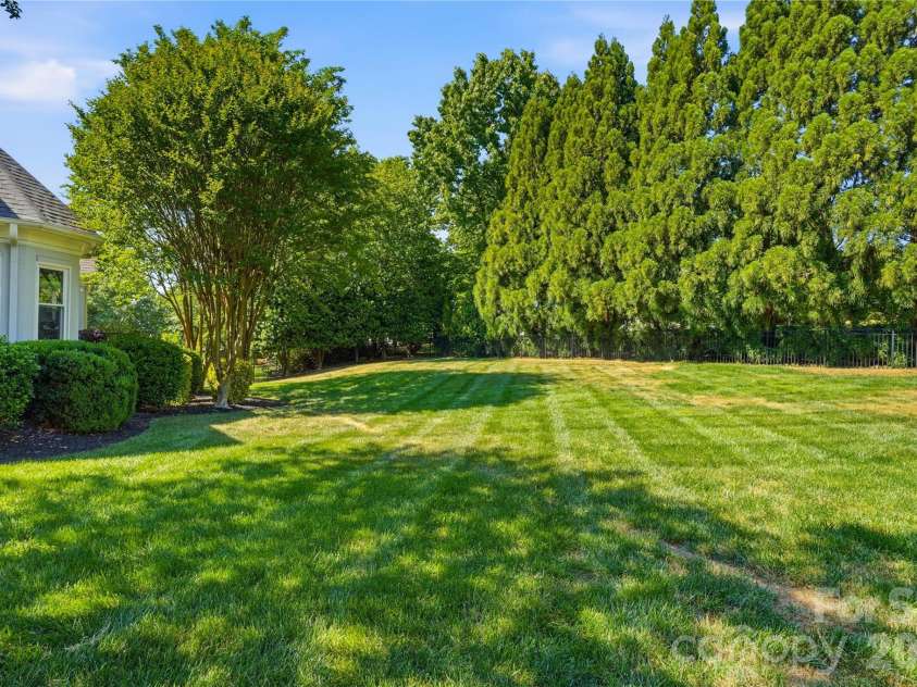 18928 Peninsula Point Drive, Cornelius, NC 28031.  MLS# CAR4372334, YatesRealty ID 24244. 