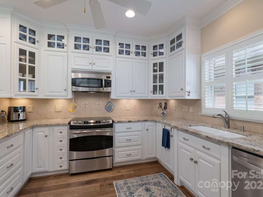 971 Blakeley Walk, Rock Hill, SC 29732.  MLS# CAR4277700, YatesRealty ID 24244. Kitchen