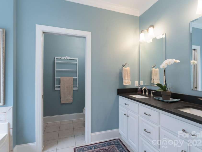971 Blakeley Walk, Rock Hill, SC 29732.  MLS# CAR4277700, YatesRealty ID 24244. Primary Bath