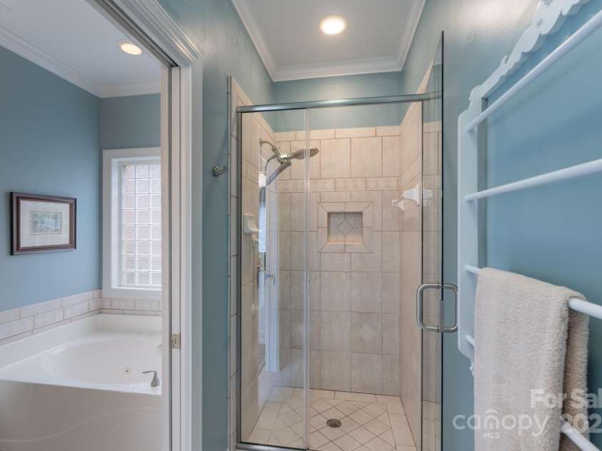 971 Blakeley Walk, Rock Hill, SC 29732.  MLS# CAR4277700, YatesRealty ID 24244. Primary Bath