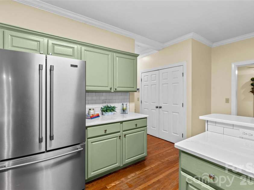 131 Morrison Hill Road, Davidson, NC 28036.  MLS# CAR4347285, YatesRealty ID 24245. New white quartz countertops and tile backsplash are on trend.  
