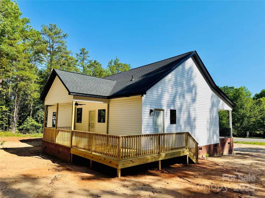 5021 Hillcrest Drive, Catawba, SC 29704.  MLS# CAR4278215, YatesRealty ID 24245. 