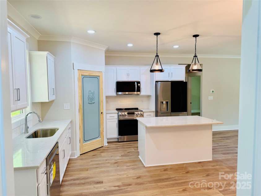 5021 Hillcrest Drive, Catawba, SC 29704.  MLS# CAR4278215, YatesRealty ID 24245. 