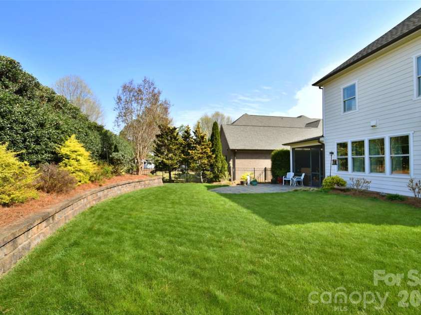 16615 Redding Park Lane, Cornelius, NC 28031.  MLS# CAR4362429, YatesRealty ID 24247. 
