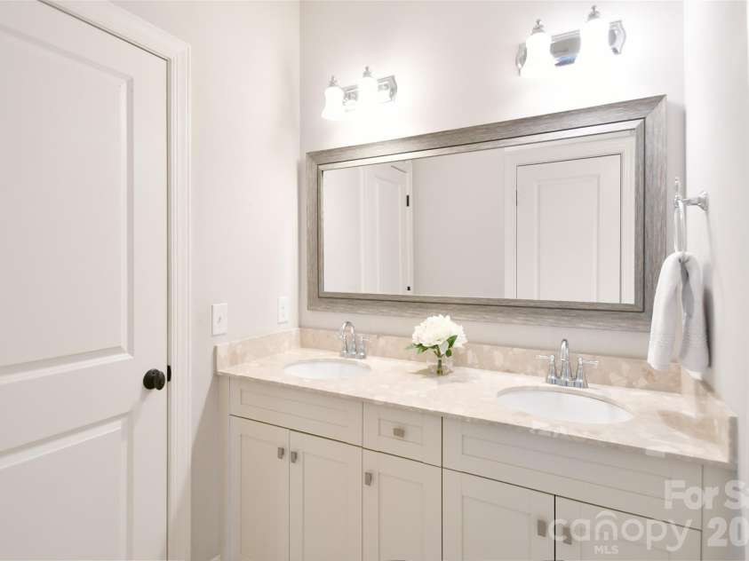 16615 Redding Park Lane, Cornelius, NC 28031.  MLS# CAR4362429, YatesRealty ID 24247. 