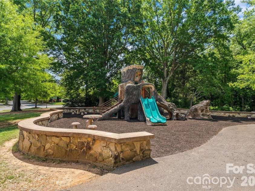 16615 Redding Park Lane, Cornelius, NC 28031.  MLS# CAR4362429, YatesRealty ID 24247. 