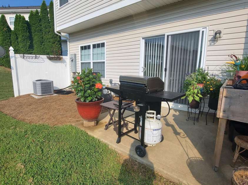 12050 Stratfield Place Circle, Pineville, NC 28134.  MLS# CAR4369851, YatesRealty ID 24248. 