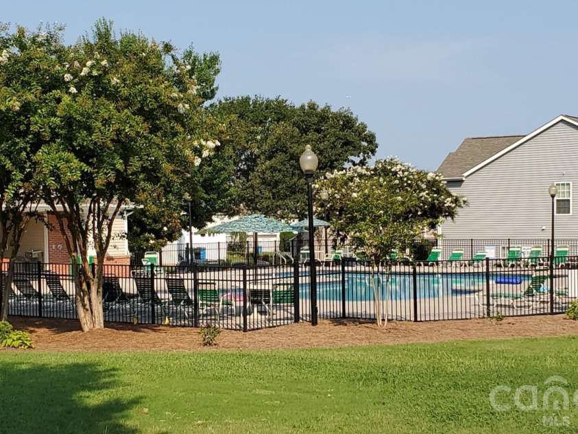 12050 Stratfield Place Circle, Pineville, NC 28134.  MLS# CAR4369851, YatesRealty ID 24248. 