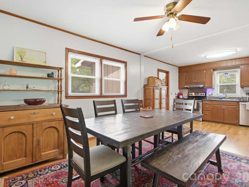 11 Summer Lane, Spruce Pine, NC 28777.  MLS# CAR4379924, YatesRealty ID 24251. 