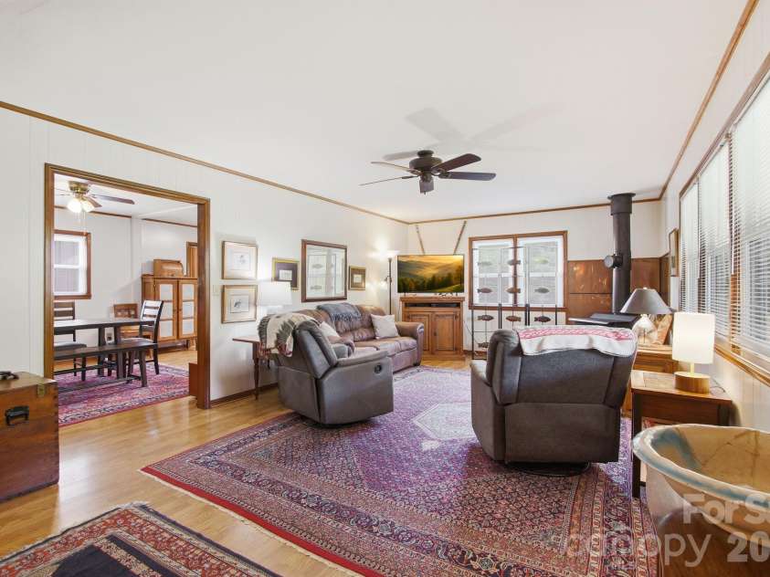 11 Summer Lane, Spruce Pine, NC 28777.  MLS# CAR4379924, YatesRealty ID 24251. 