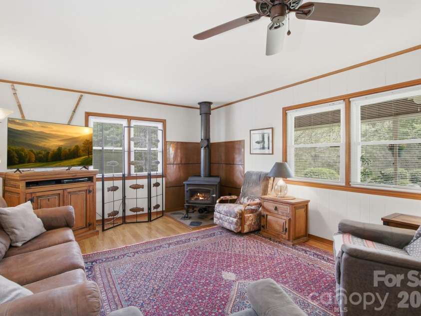 11 Summer Lane, Spruce Pine, NC 28777.  MLS# CAR4379924, YatesRealty ID 24251. 