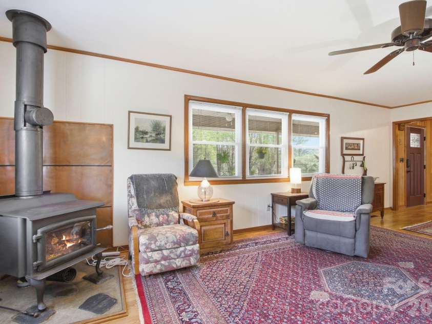 11 Summer Lane, Spruce Pine, NC 28777.  MLS# CAR4379924, YatesRealty ID 24251. 