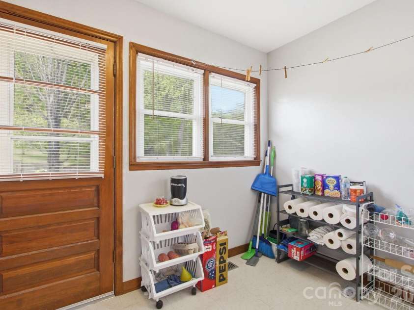 11 Summer Lane, Spruce Pine, NC 28777.  MLS# CAR4379924, YatesRealty ID 24251. 