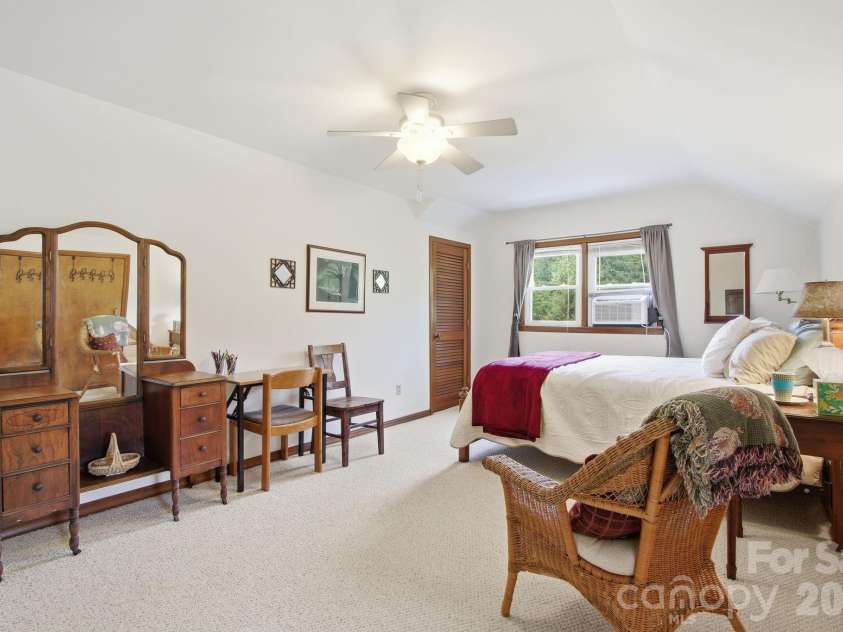11 Summer Lane, Spruce Pine, NC 28777.  MLS# CAR4379924, YatesRealty ID 24251. 