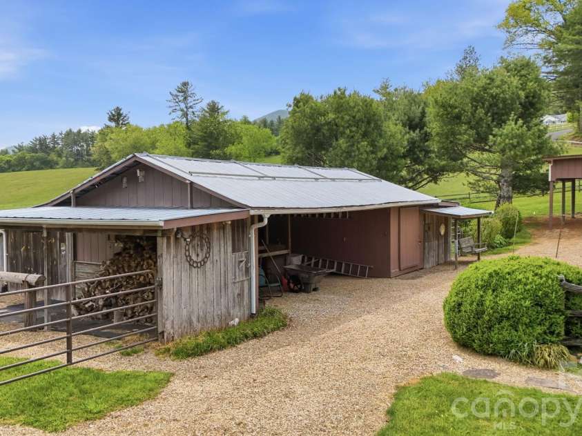 11 Summer Lane, Spruce Pine, NC 28777.  MLS# CAR4379924, YatesRealty ID 24251. 