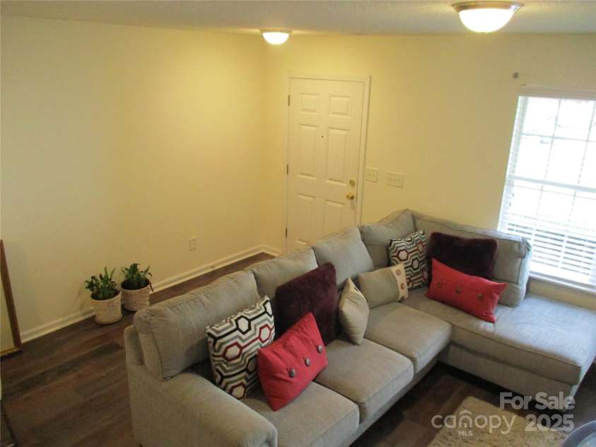 6720 Cypress Tree Lane, Charlotte, NC 28215.  MLS# CAR4276413, YatesRealty ID 24252. 