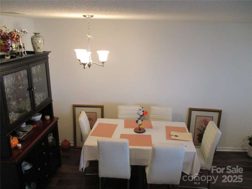 6720 Cypress Tree Lane, Charlotte, NC 28215.  MLS# CAR4276413, YatesRealty ID 24252. 