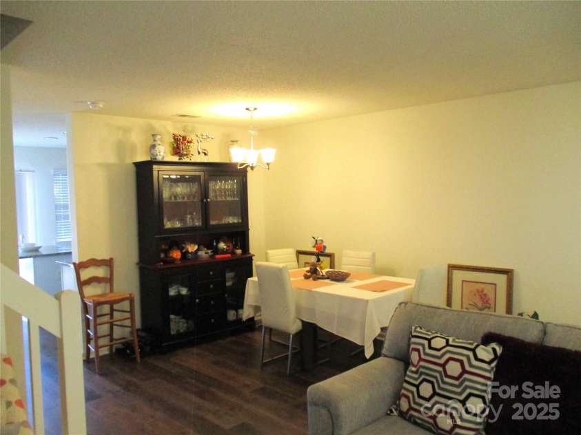 6720 Cypress Tree Lane, Charlotte, NC 28215.  MLS# CAR4276413, YatesRealty ID 24252. 