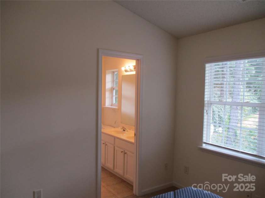 6720 Cypress Tree Lane, Charlotte, NC 28215.  MLS# CAR4276413, YatesRealty ID 24252. 