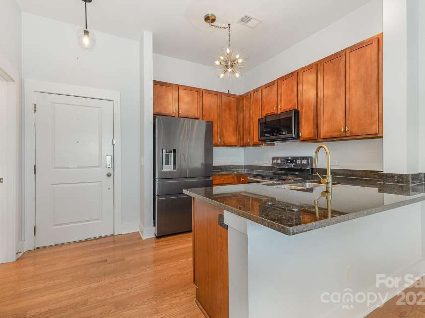 3271 Noda Boulevard, Charlotte, NC 28205.  MLS# CAR4267285, YatesRealty ID 24253. 