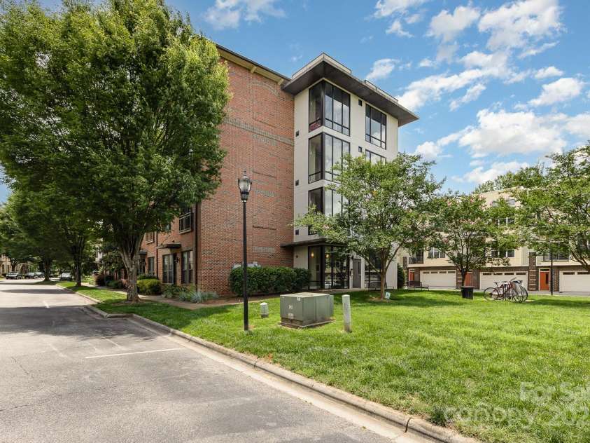3271 Noda Boulevard, Charlotte, NC 28205.  MLS# CAR4267285, YatesRealty ID 24253. 