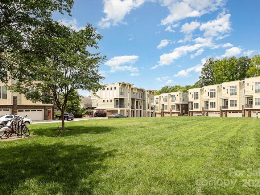 3271 Noda Boulevard, Charlotte, NC 28205.  MLS# CAR4267285, YatesRealty ID 24253. Common area