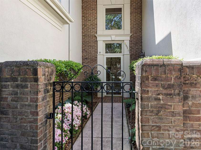 8952 Challis Hill Lane, Charlotte, NC 28226.  MLS# CAR4383322, YatesRealty ID 24254. 