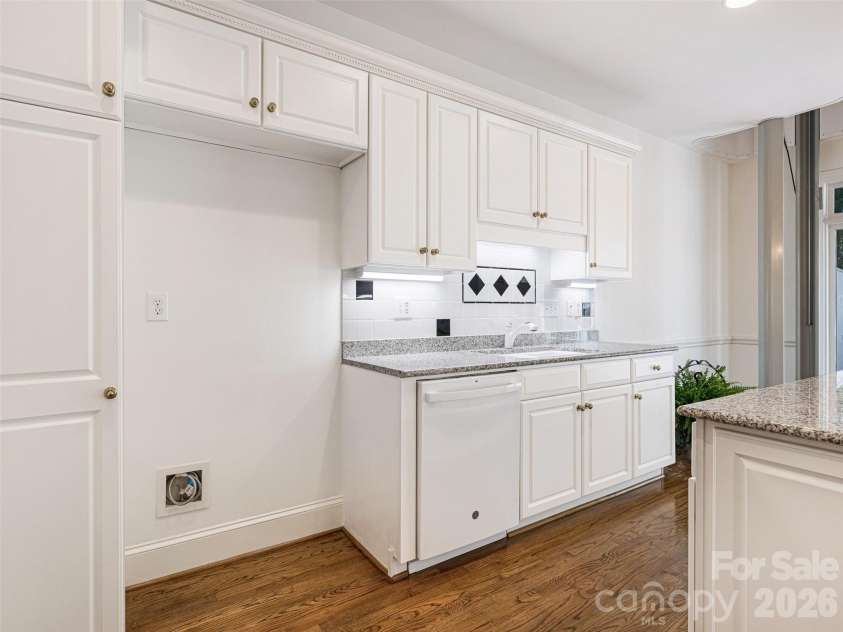 8952 Challis Hill Lane, Charlotte, NC 28226.  MLS# CAR4383322, YatesRealty ID 24254. 