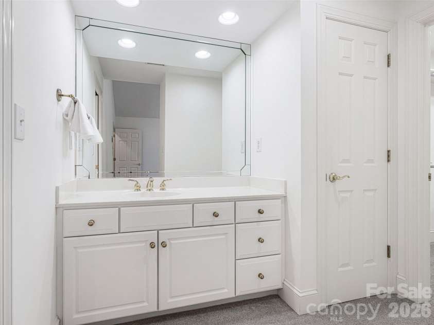 8952 Challis Hill Lane, Charlotte, NC 28226.  MLS# CAR4383322, YatesRealty ID 24254. 