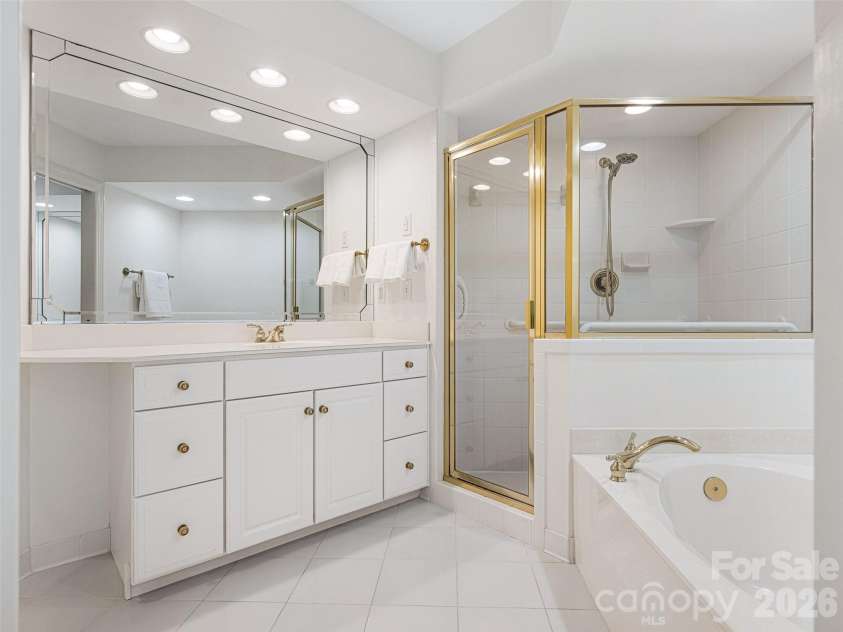 8952 Challis Hill Lane, Charlotte, NC 28226.  MLS# CAR4383322, YatesRealty ID 24254. 