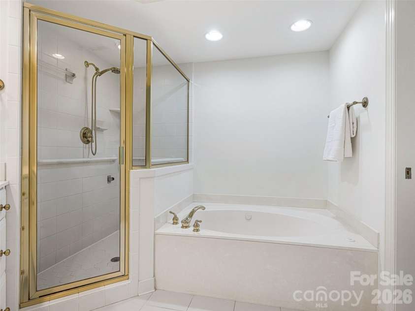 8952 Challis Hill Lane, Charlotte, NC 28226.  MLS# CAR4383322, YatesRealty ID 24254. 