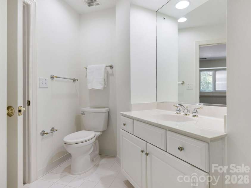 8952 Challis Hill Lane, Charlotte, NC 28226.  MLS# CAR4383322, YatesRealty ID 24254. 