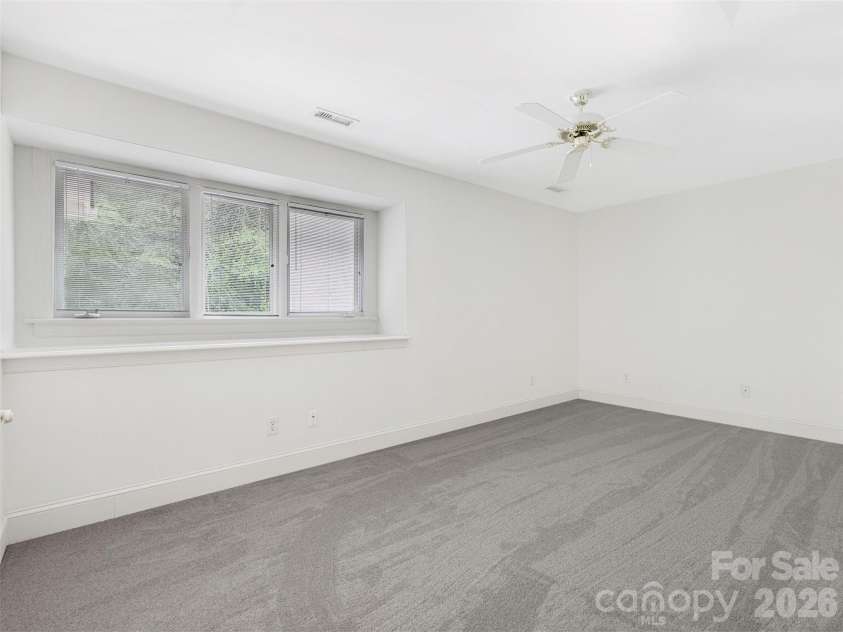 8952 Challis Hill Lane, Charlotte, NC 28226.  MLS# CAR4383322, YatesRealty ID 24254. 