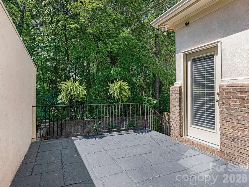 8952 Challis Hill Lane, Charlotte, NC 28226.  MLS# CAR4383322, YatesRealty ID 24254. 