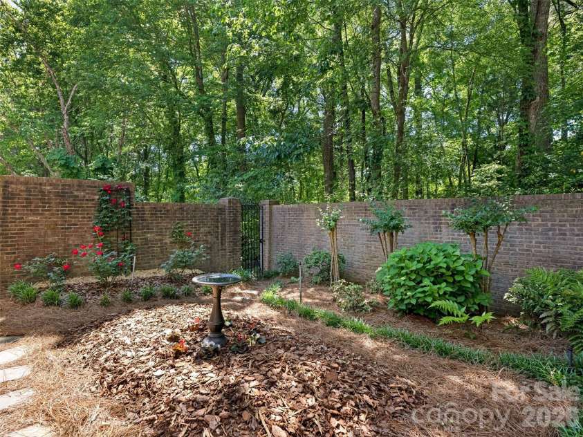 8952 Challis Hill Lane, Charlotte, NC 28226.  MLS# CAR4383322, YatesRealty ID 24254. 