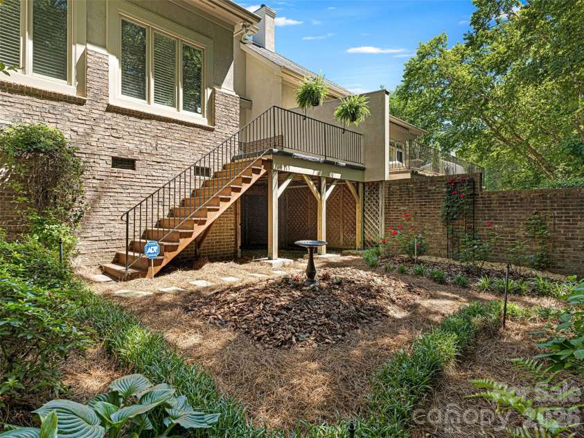 8952 Challis Hill Lane, Charlotte, NC 28226.  MLS# CAR4383322, YatesRealty ID 24254. 