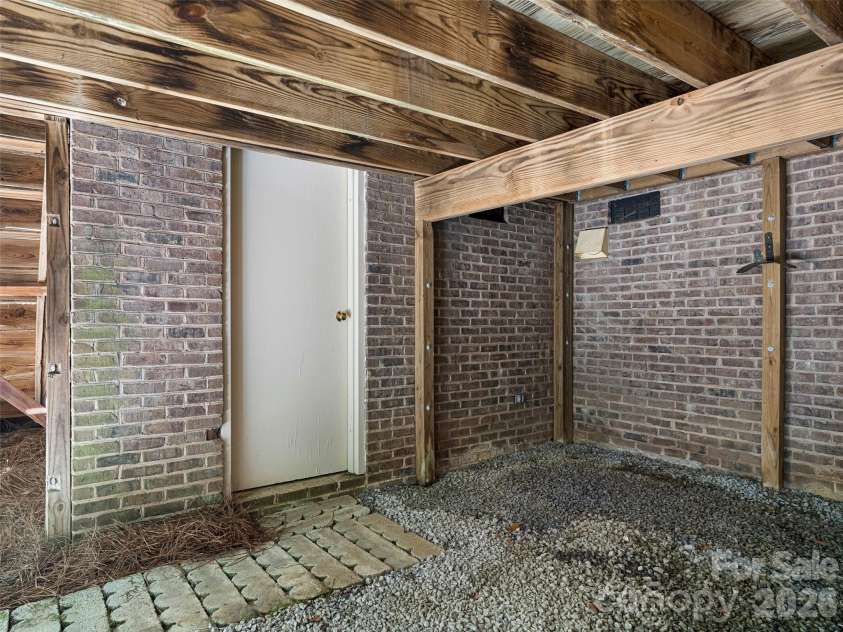 8952 Challis Hill Lane, Charlotte, NC 28226.  MLS# CAR4383322, YatesRealty ID 24254. 