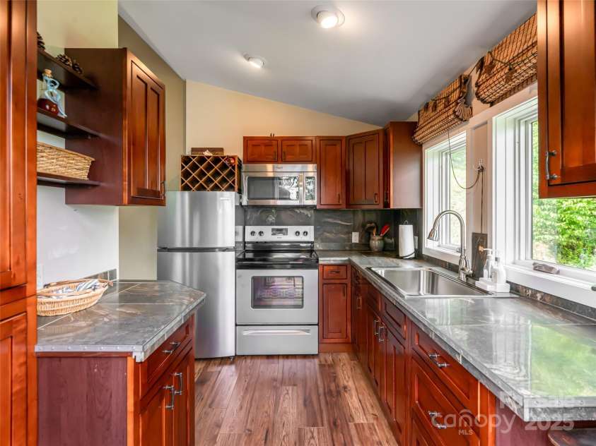 130 Bluff Creek Terrace, Candler, NC 28715.  MLS# CAR4278515, YatesRealty ID 24257. 