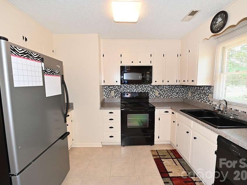 4445 Sulphur Springs Road, Hickory, NC 28601.  MLS# CAR4379097, YatesRealty ID 24257. 