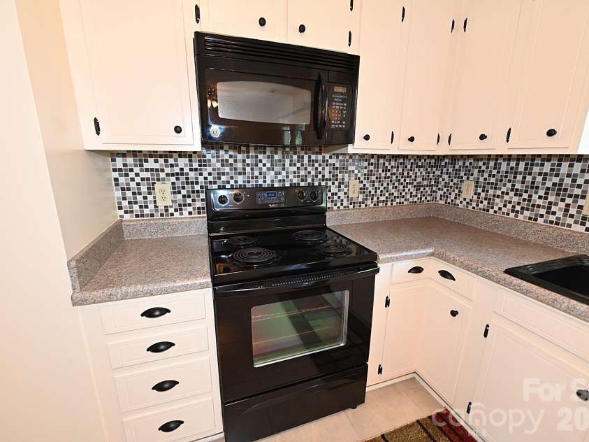 4445 Sulphur Springs Road, Hickory, NC 28601.  MLS# CAR4379097, YatesRealty ID 24257. 