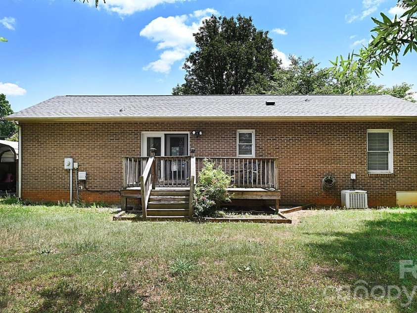 4445 Sulphur Springs Road, Hickory, NC 28601.  MLS# CAR4379097, YatesRealty ID 24257. 