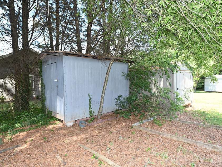4445 Sulphur Springs Road, Hickory, NC 28601.  MLS# CAR4379097, YatesRealty ID 24257. 